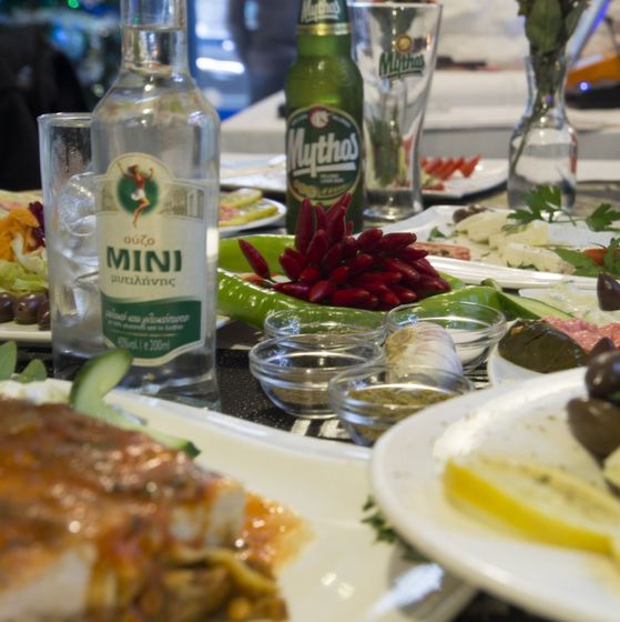Griechische Speisen und Getränke