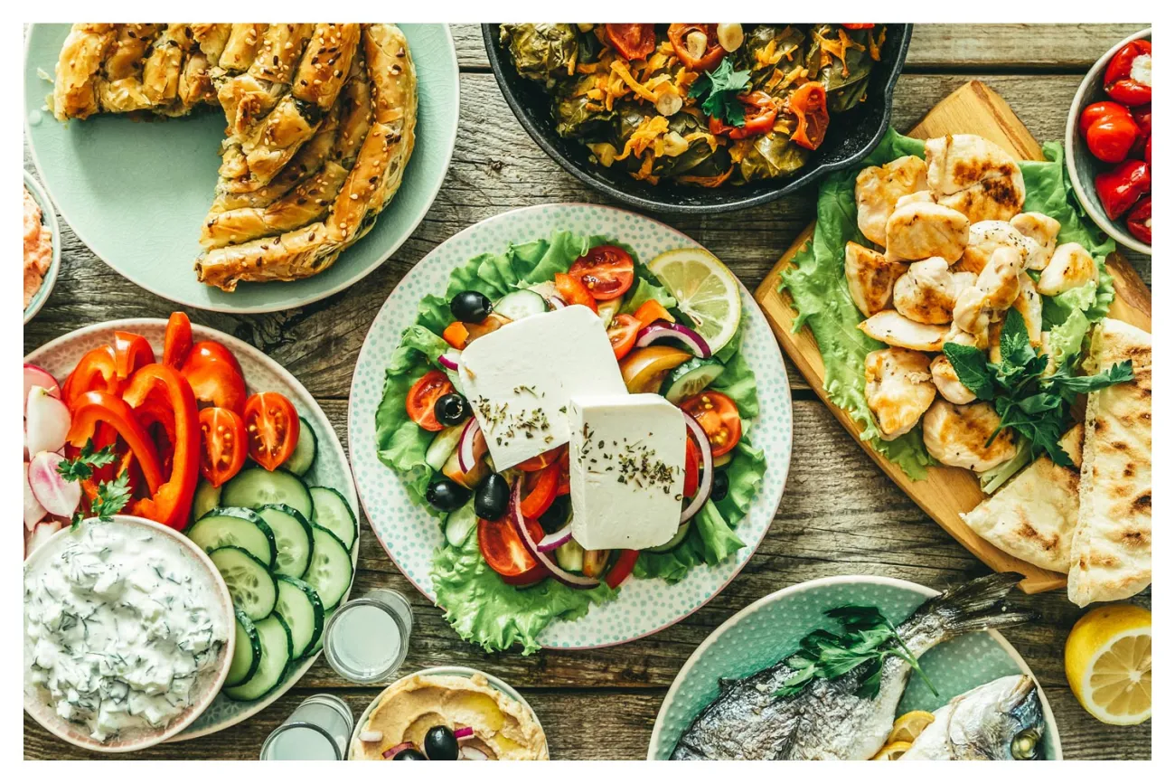 Griechisches Essen in einem Restaurant in Wien